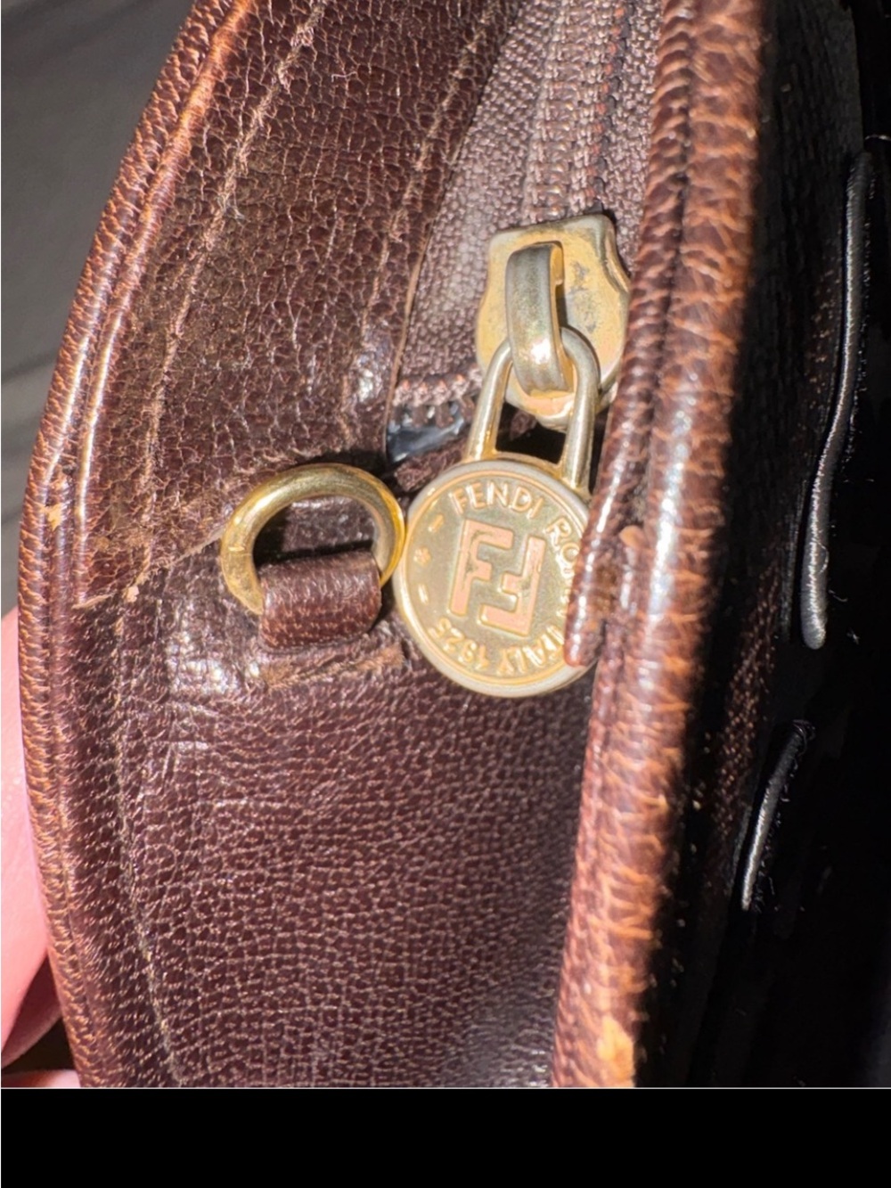 FENDI RARE AUTHENTIC VINTAGE FENDI ROMA ABSTRACT LEATHER APPLIQUÉ DOME CLUTCH - Picture 11 of 12